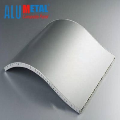Los paneles de pared de aluminio decorativos llenados espuma del panal 15m m platean 220x2440m m AA3003