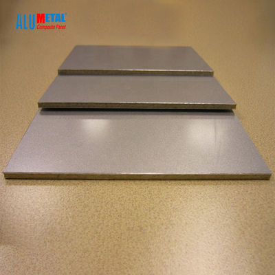el revestimiento compuesto de aluminio de Rainscreen de la división del panel de 6m m PVDF 2000m m cepilló superficial