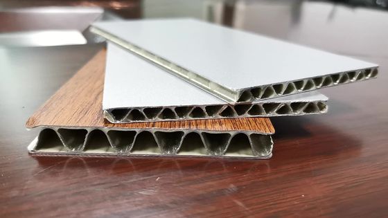 Revestimiento compuesto de aluminio 1220m m de los paneles de pared del metal AA3003 de 5M M