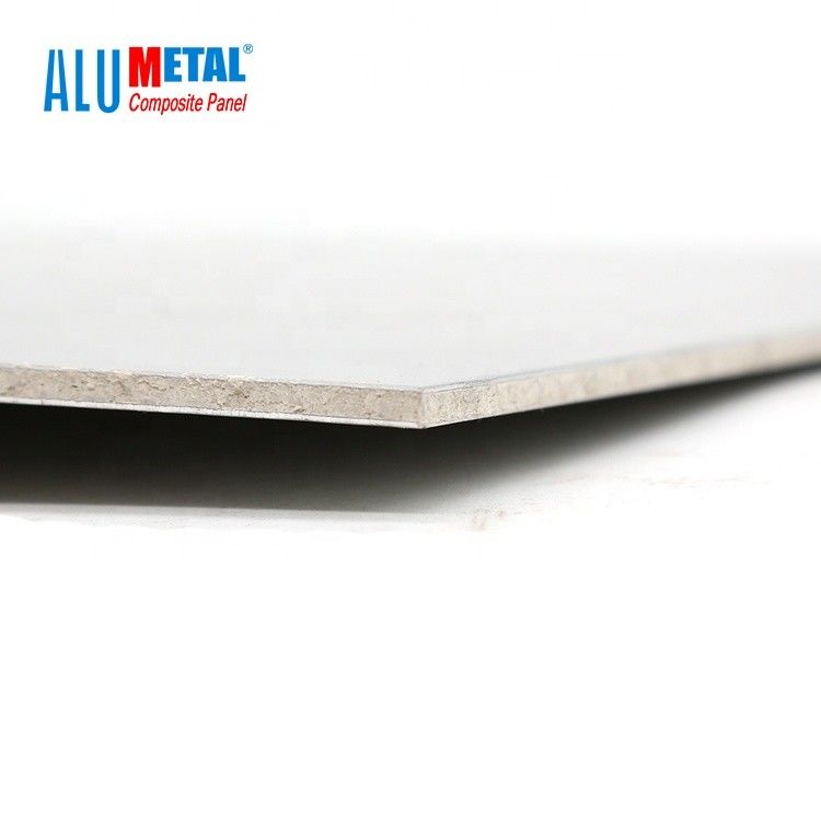 capa perforada el panel compuesto de aluminio ignífugo de la hoja 3004 PE de 1220m m A2 ACP